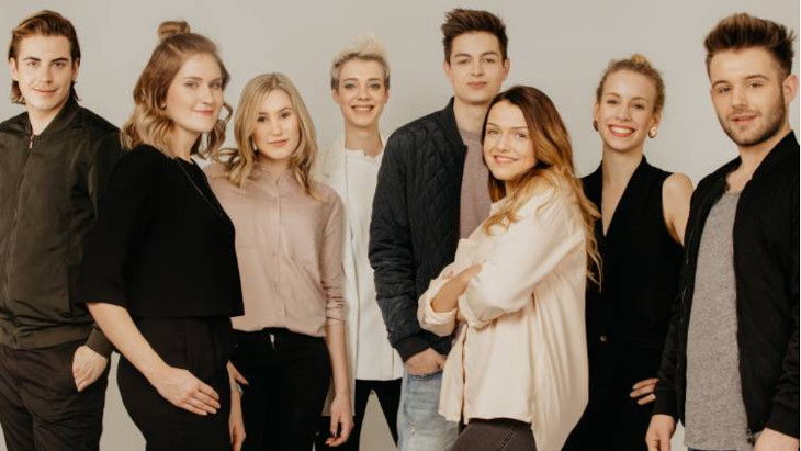 Ausbildung: Hair & Beauty Artist.